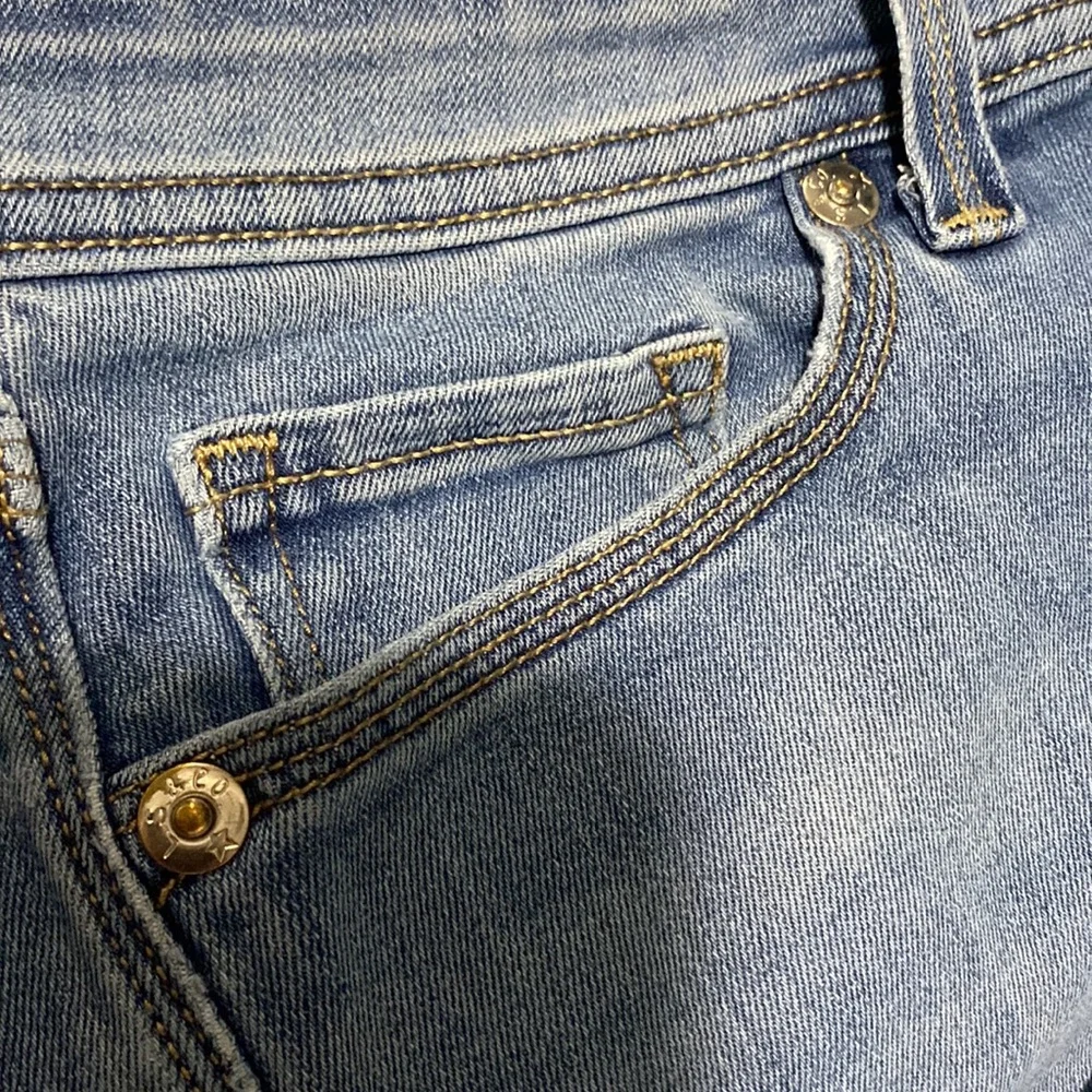 Levi’s Light Wash Flare Jeans - Picture 3 of 15